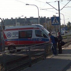 Wypadek na Świeradowskiej: rowerzysta wpadł pod rozpędzony tramwaj